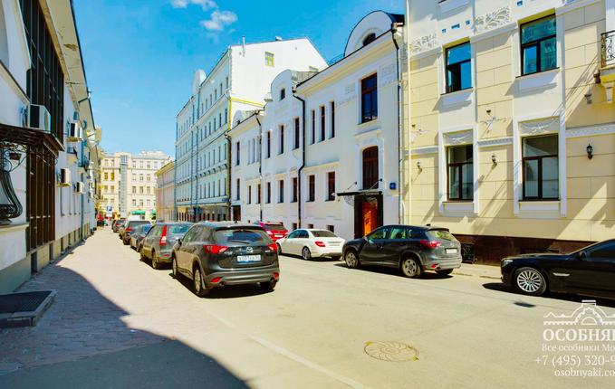 в Нащокинском переулке, 14, площадь 790 м