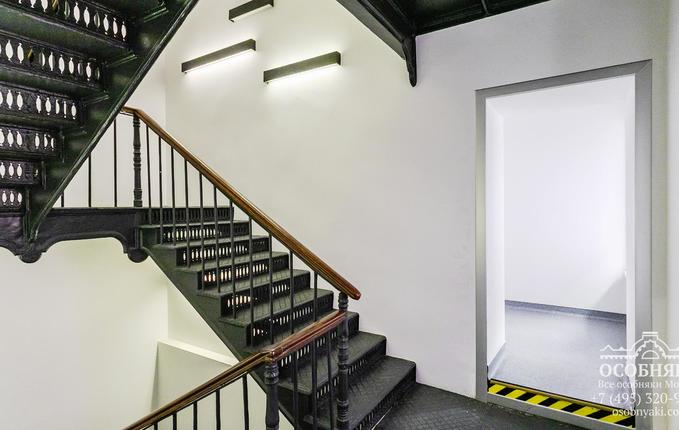 в Милютинском переулке, 15с1, площадь 414 м