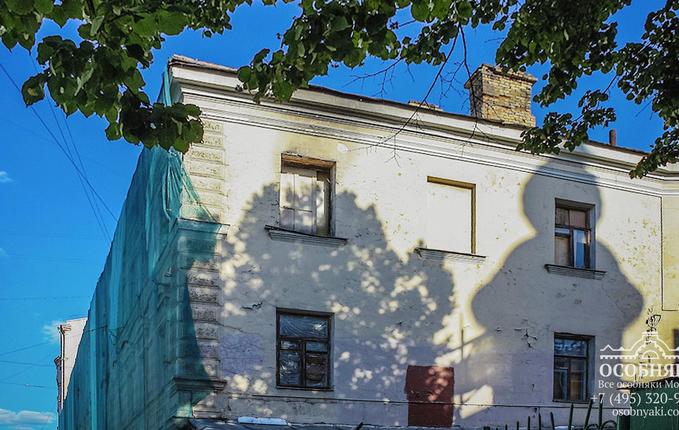 в Подколокольном переулке, 4, площадь 1775 м