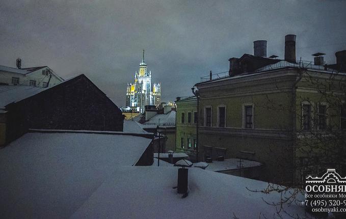 в Подколокольном переулке, 4, площадь 1775 м