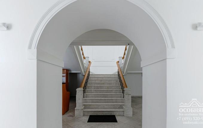 на Земляном Валу, 35, площадь 960 м