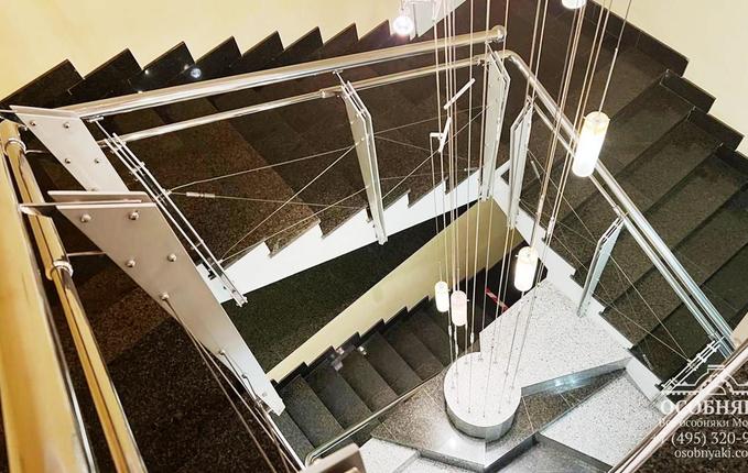 на Большой Ордынке, 2, площадь 1400 м