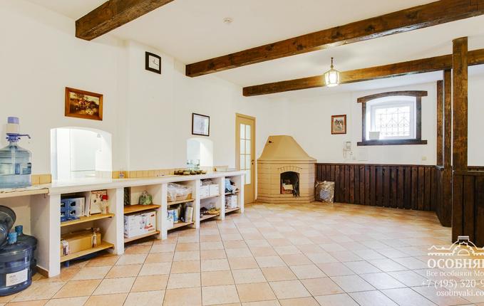 на Ейской улице, 6, площадь 417 м