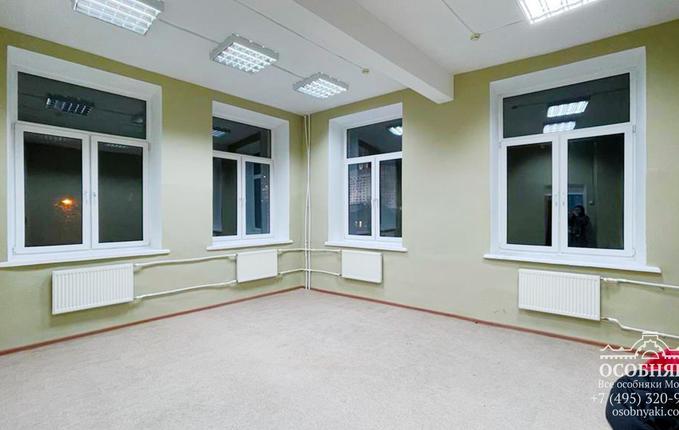 в Малом Предтеченском, 1/2, площадь 1947 м