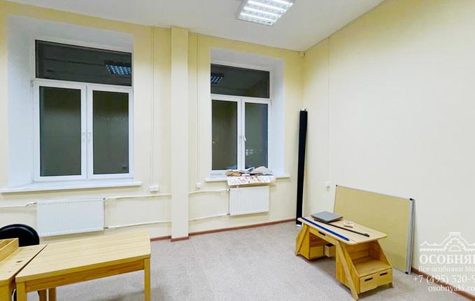 в Малом Предтеченском, 1/2, площадь 1947 м