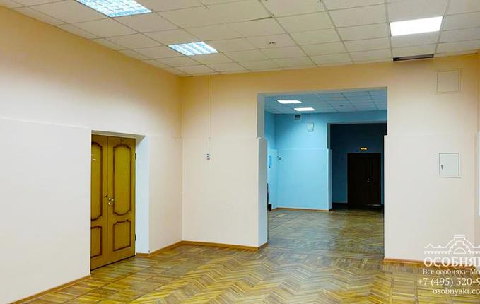 в Малом Предтеченском, 1/2, площадь 1947 м