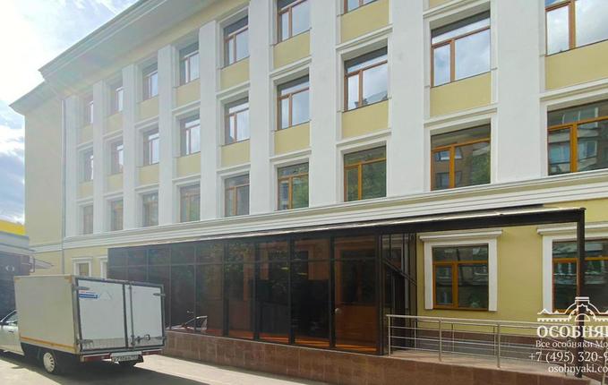 в Ружейном переулке, 6, площадь 3700 м