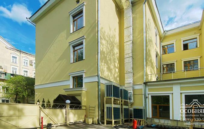 в Ружейном переулке, 6, площадь 3700 м