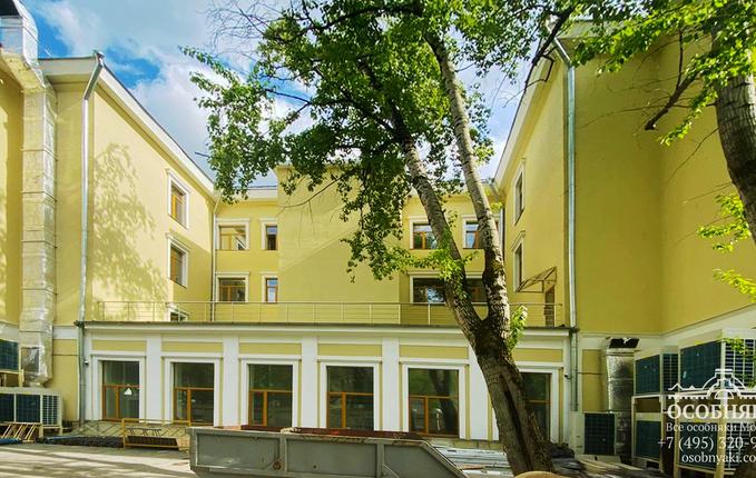 в Ружейном переулке, 6, площадь 3700 м