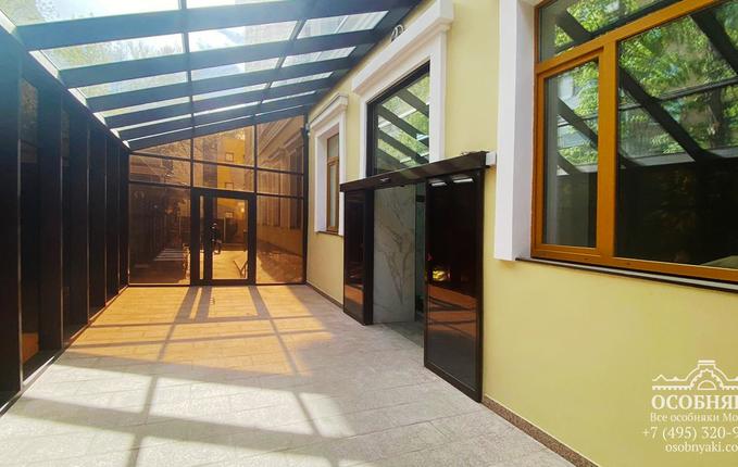 в Ружейном переулке, 6, площадь 3700 м