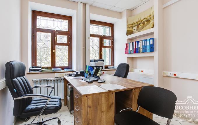 на улице Казакова, 3, площадь 496 м