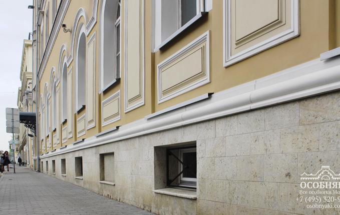 в Милютинском переулке, 10, площадь 2280 м