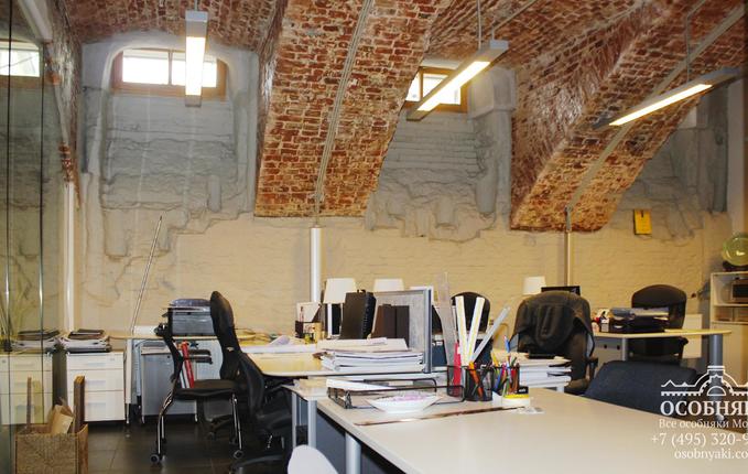 в Милютинском переулке, 10, площадь 2280 м