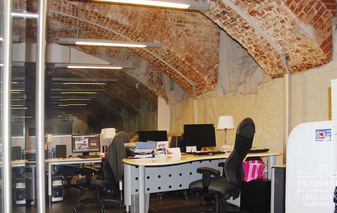 в Милютинском переулке, 10, площадь 2280 м