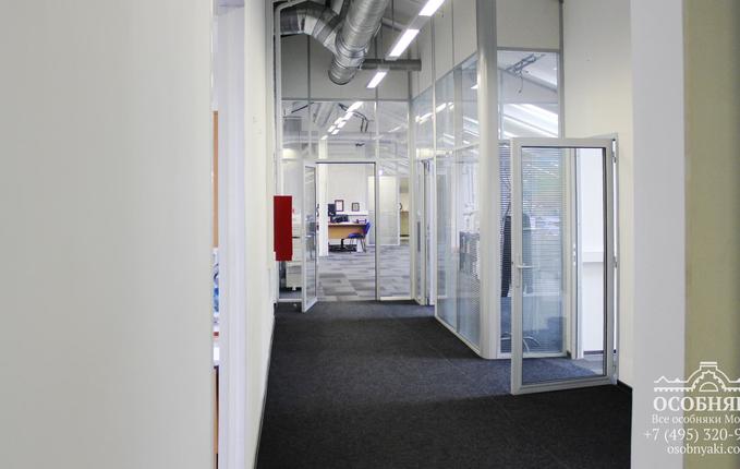 в Милютинском переулке, 10, площадь 2280 м