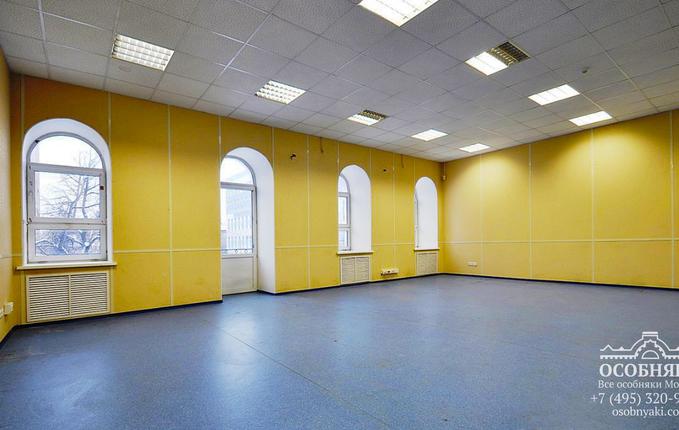 на Верхней Красносельской, 7, площадь 1749 м