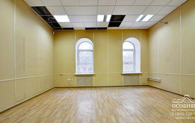 на Верхней Красносельской, 7, площадь 1749 м