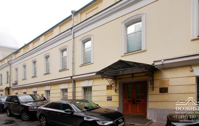 во Всеволожском переулке, 2, площадь 1500 м