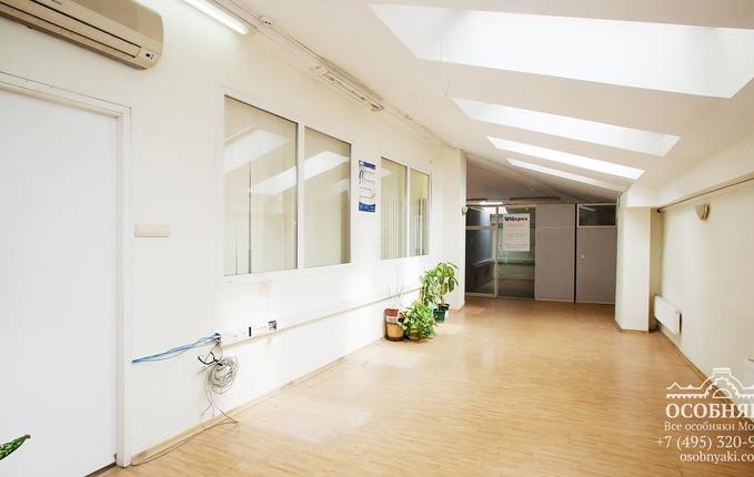 во Всеволожском переулке, 2, площадь 1500 м