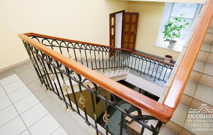 во Всеволожском переулке, 2, площадь 1500 м