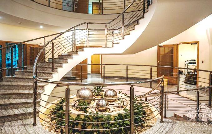 на Кадашёвской набережной, 32, площадь 3400 м