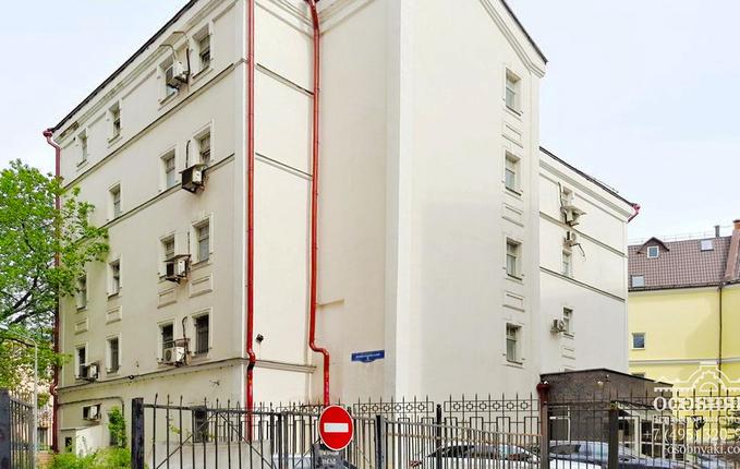 в Ермолаевском переулке, 5, площадь 1505 м