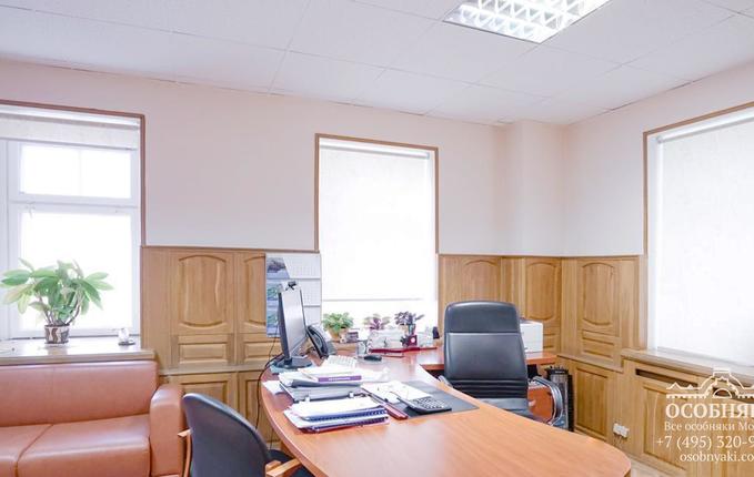 в Ермолаевском переулке, 5, площадь 1505 м