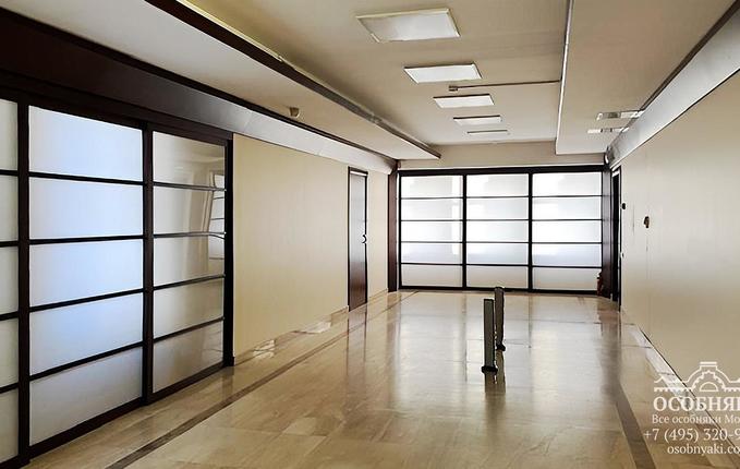 в Лялином переулке, 19, площадь 2500 м