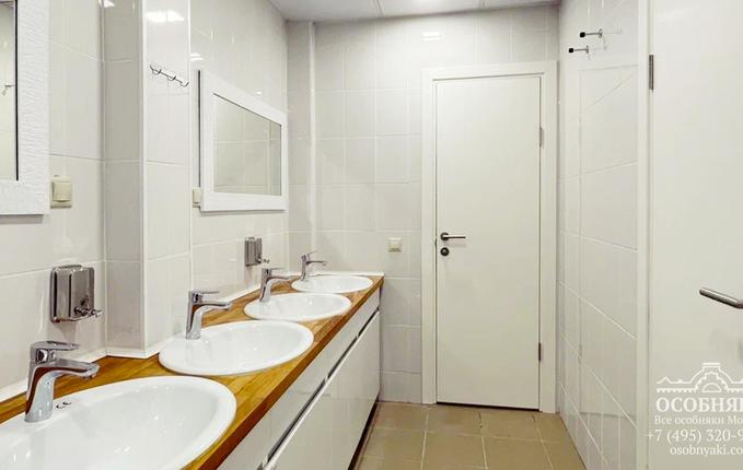 в Канатчиковском проезде, 7, площадь 800 м