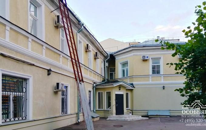 в Лялином переулке, 16, площадь 550 м