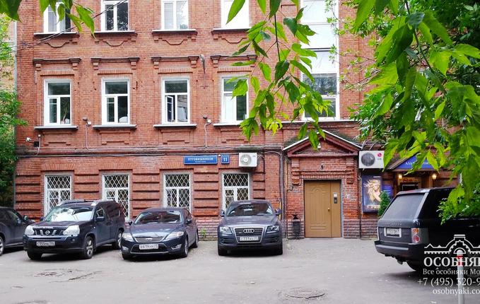 в Пуговишниковом переулке, 11, площадь 1508 м