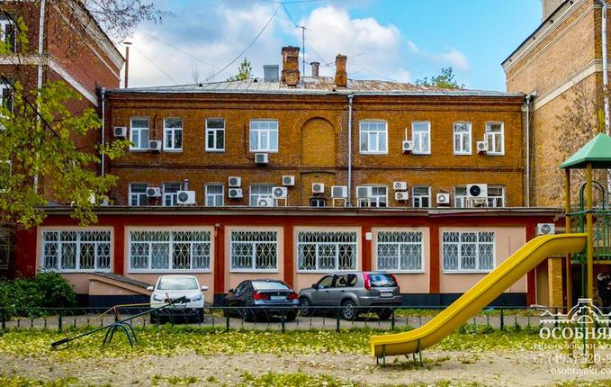 в Пуговишниковом переулке, 11, площадь 1508 м