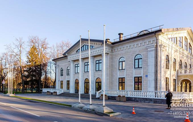 на улице Лужники, 24с17, площадь 2650 м