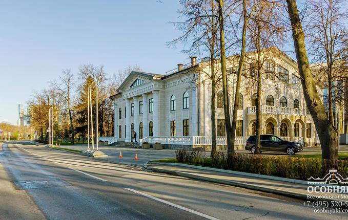 на улице Лужники, 24с17, площадь 2650 м