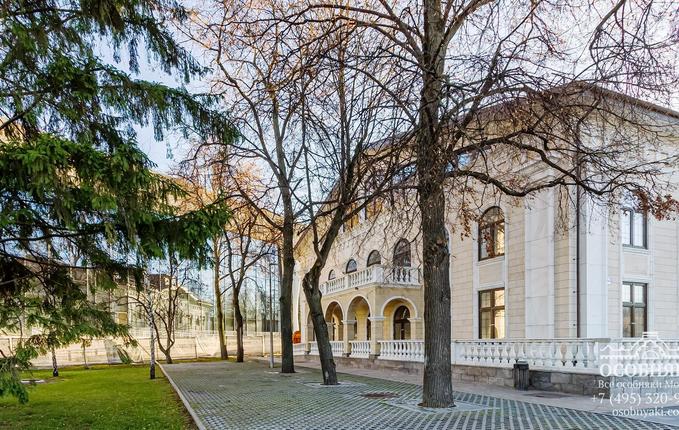 на улице Лужники, 24с17, площадь 2650 м