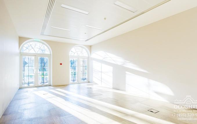 на улице Лужники, 24с17, площадь 2650 м