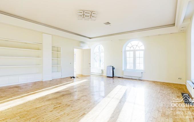 на улице Лужники, 24с17, площадь 2650 м