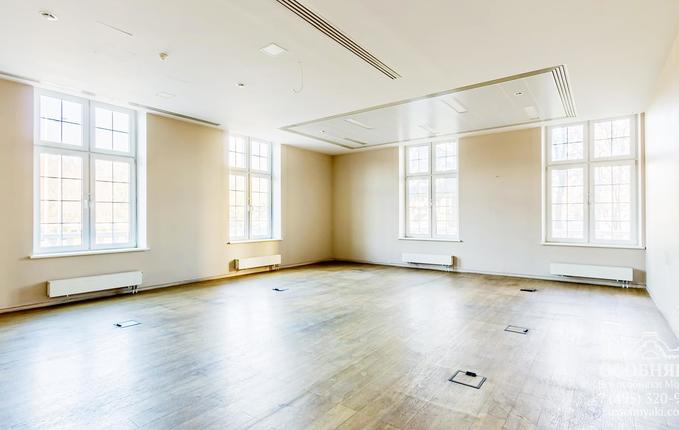 на улице Лужники, 24с17, площадь 2650 м