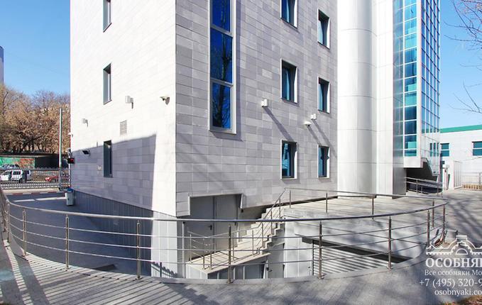 на Севастопольском проспекте, 10, площадь 3825 м