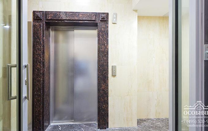 на Севастопольском проспекте, 10, площадь 3825 м