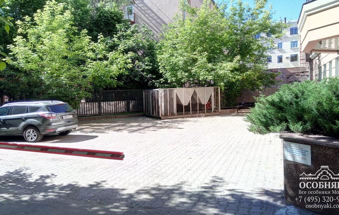 на улице Макаренко, 6, площадь 1468 м