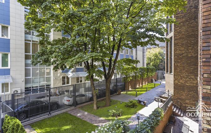 на улице Бурденко, 3, площадь 549 м