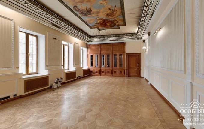 на улице Спиридоновка, 9, площадь 1672 м