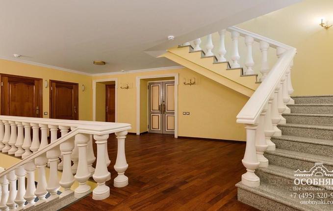 на улице Спиридоновка, 9, площадь 1672 м