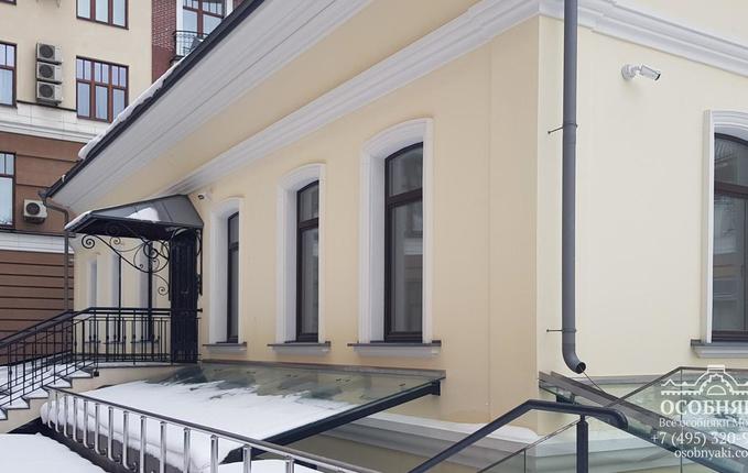 в Лаврушинском переулке, 11, площадь 515 м