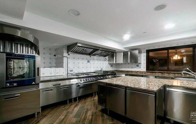 в Борисоглебском переулке, 6, площадь 2105 м