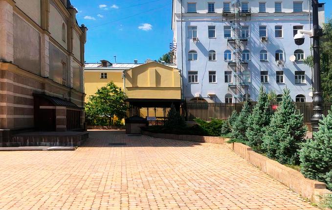 в Борисоглебском переулке, 6, площадь 2105 м