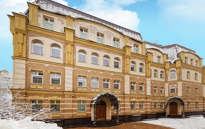 в Борисоглебском переулке, 6, площадь 2105 м