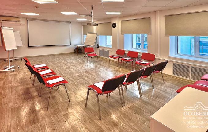 на Бакунинской улице, 10-12, площадь 650 м