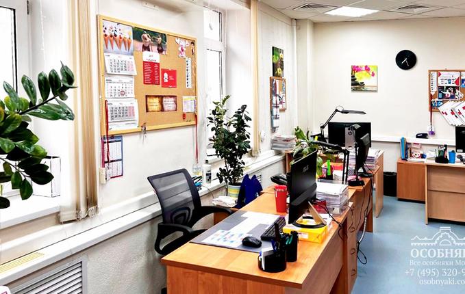 на Бакунинской улице, 10-12, площадь 650 м